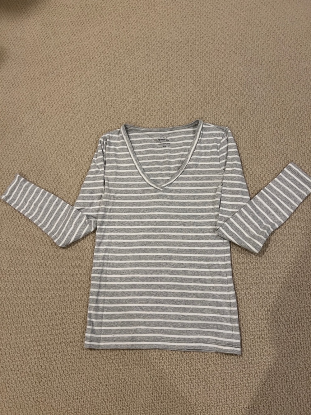 J. Crew Perfect Fit V-Neck Long Sleeve Tee XS Gray White Cotton Basic